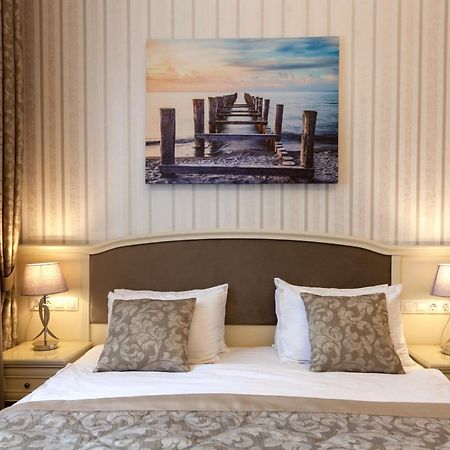 Royal Mini-Apart Hotel On Rynok Square Львов Экстерьер фото