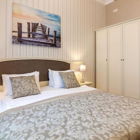 Royal Mini-Apart Hotel On Rynok Square Львов Экстерьер фото
