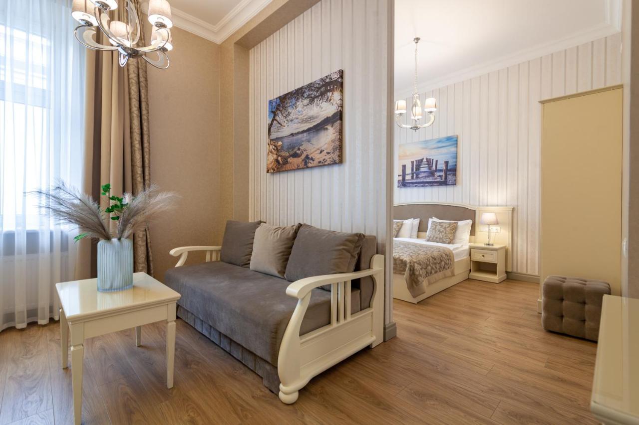 Royal Mini-Apart Hotel On Rynok Square Львов Экстерьер фото