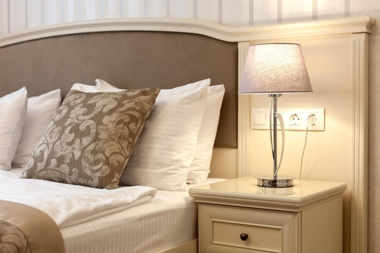 Royal Mini-Apart Hotel On Rynok Square Львов Экстерьер фото