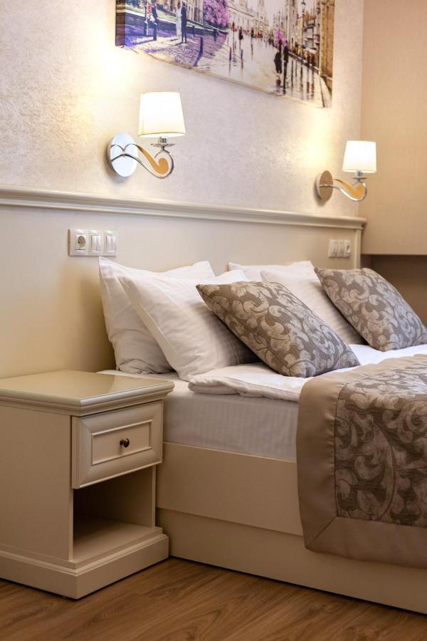 Royal Mini-Apart Hotel On Rynok Square Львов Экстерьер фото