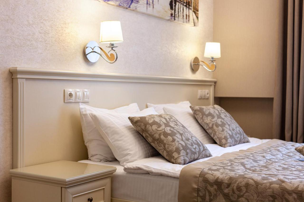 Royal Mini-Apart Hotel On Rynok Square Львов Экстерьер фото