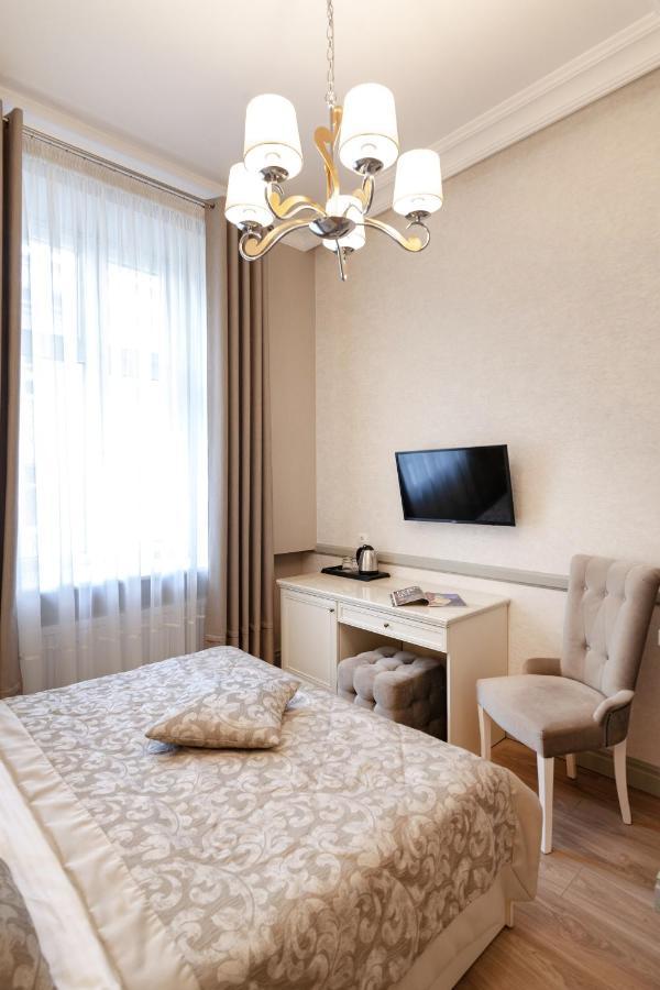 Royal Mini-Apart Hotel On Rynok Square Львов Экстерьер фото